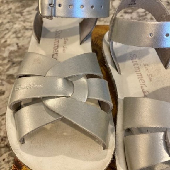 EUC Girls Salt Water Swimmer Sandals, Silver, Size 12 - Picture 3 of 5